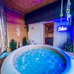 Lovely 3bd - Rooftop - Jacuzzi&sauna アパート
