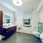 Lovely 3bd - Rooftop - Jacuzzi&sauna アパート *