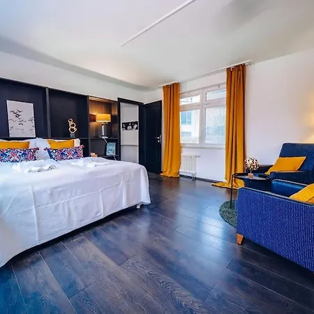 Lovely 3bd - Rooftop - Jacuzzi&sauna Апартаменты *