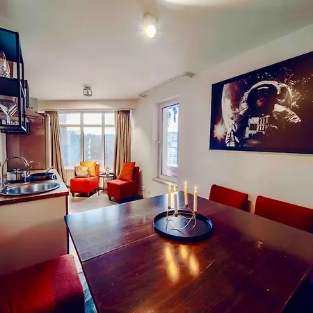 Апартаменты Lovely 3bd - Rooftop - Jacuzzi&sauna *