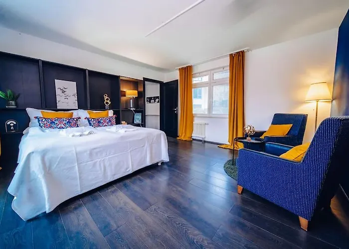 Lovely 3bd - Rooftop - Jacuzzi&sauna Apartment *