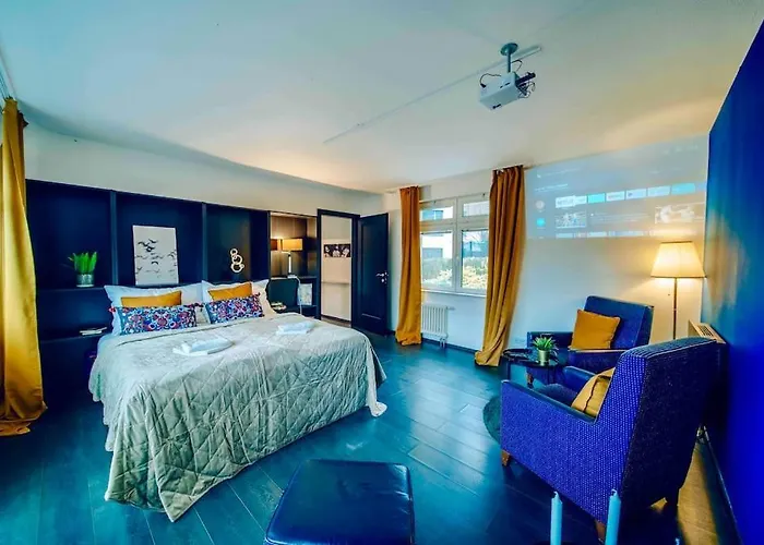 Lovely 3bd - Rooftop - Jacuzzi&sauna Apartment