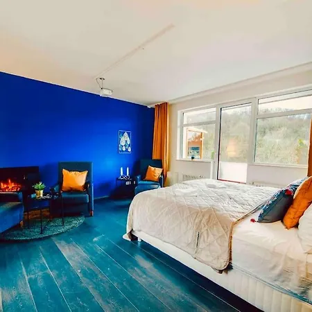 Lovely 3bd - Rooftop - Jacuzzi&sauna * Praha