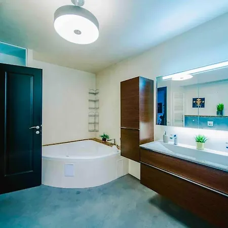 Lovely 3bd - Rooftop - Jacuzzi&sauna *