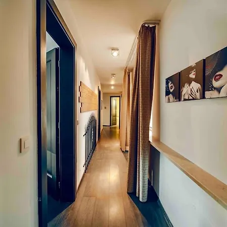 Lovely 3bd - Rooftop - Jacuzzi&sauna * Praha