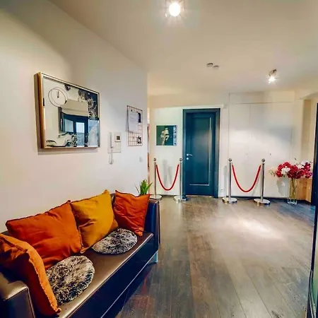 Lovely 3bd - Rooftop - Jacuzzi&sauna * Praha