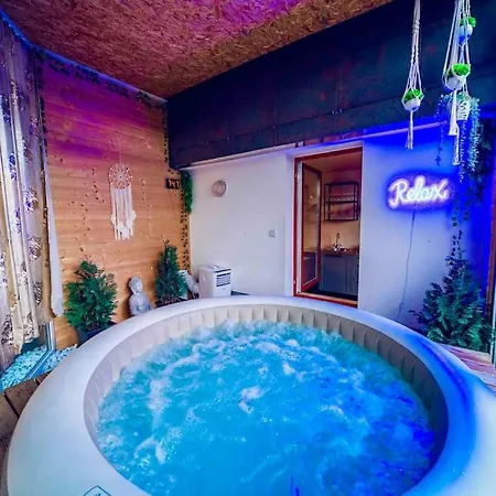 Lovely 3bd - Rooftop - Jacuzzi&sauna Apartament